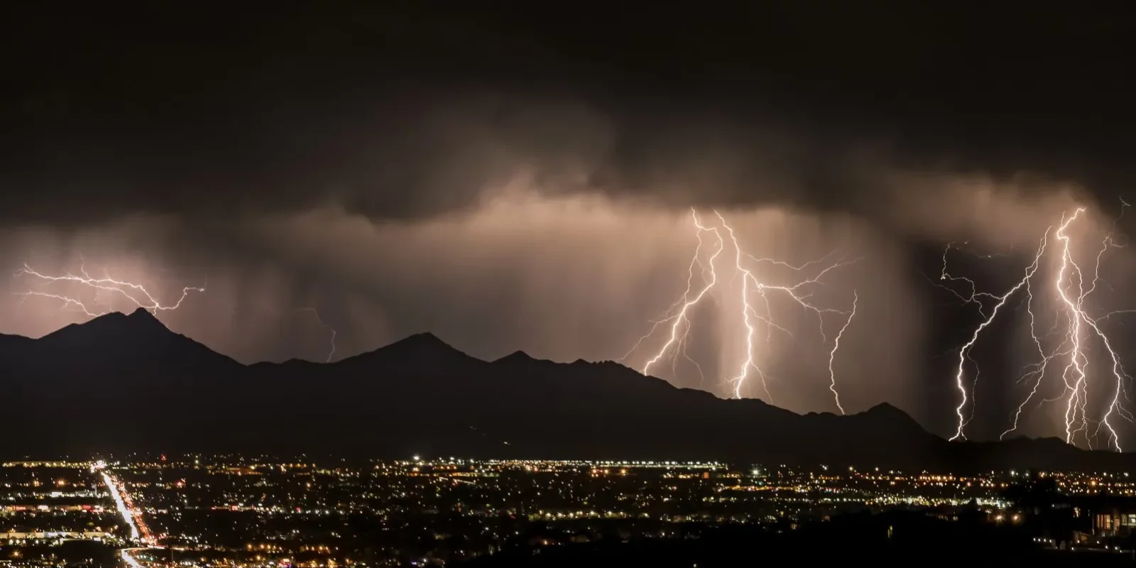 emergency-roof-repair-e1629152861596